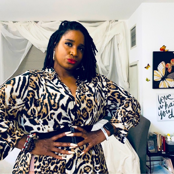 Meet your Posher, Zee - Picture 2 of 3